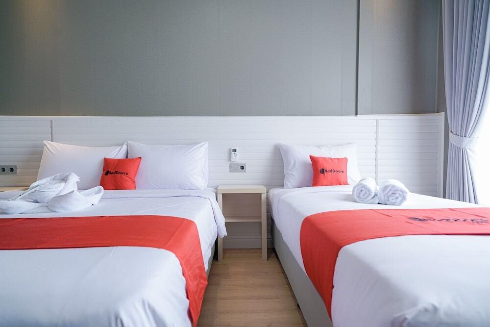 Сукарайя: RedDoorz near Exit Toll Sirkuit Sentul