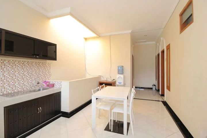 Суракарта: Airy Syariah Manahan Bangau Enam 8 Solo