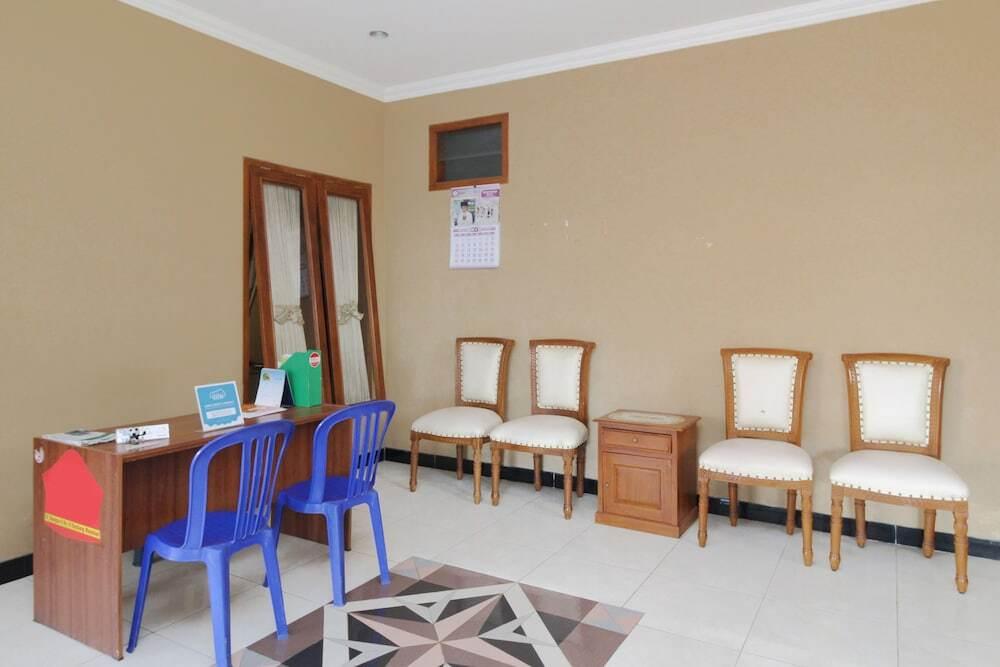 Суракарта: Airy Syariah Manahan Bangau Enam 8 Solo