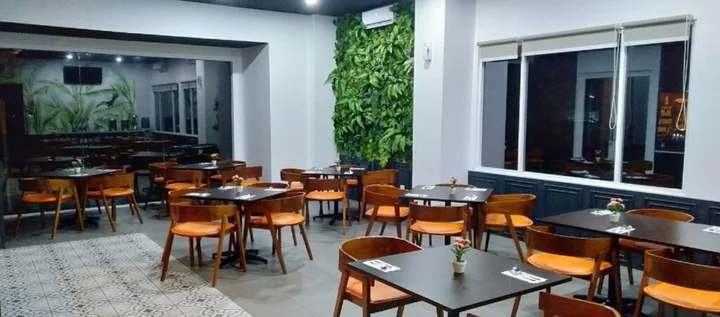 Нгасем: Front One Inn Kediri