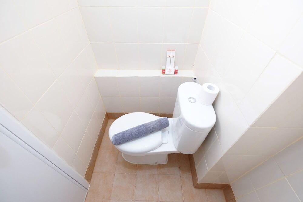 Джакарта: Affordable Studio with Sofa Bed at Bassura City Apartment