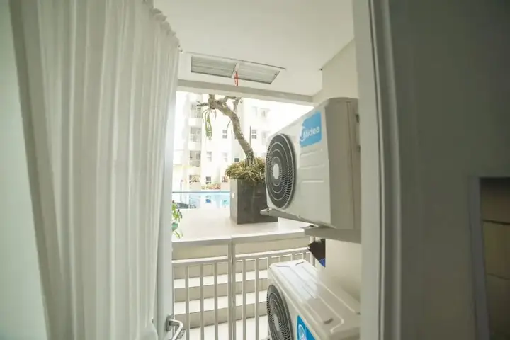 Cozy Apartment at Parahyangan Residence with Direct Access to Swimming Pool — фото 6