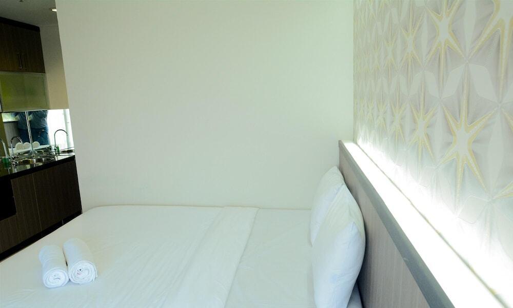 Best Location Studio Room Atria Residence Apartment Gading Serpong By Travelio — фото 2