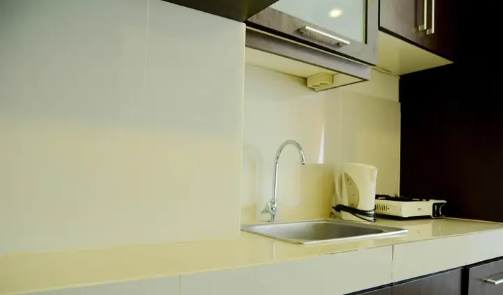 Legok: Simply Studio Room Atria Residence Apartment near Summarecon Mall By Travelio