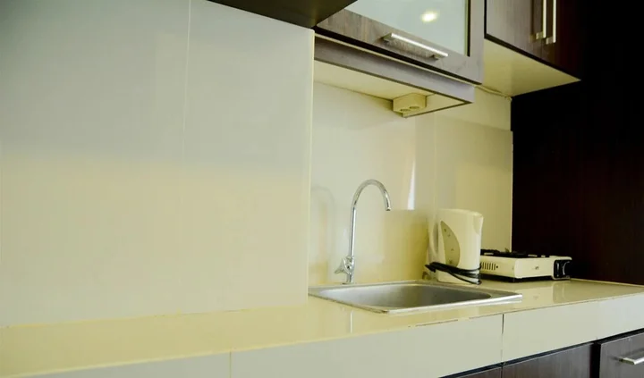 Legok: Simply Studio Room Atria Residence Apartment near Summarecon Mall By Travelio