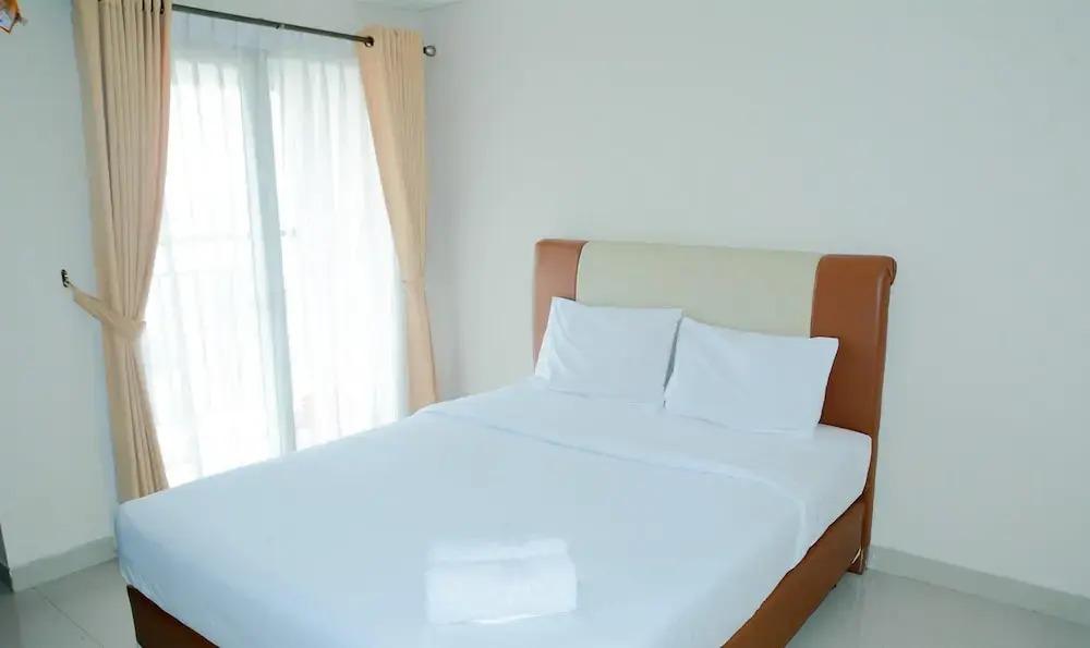 Simply Studio Room Atria Residence Apartment near Summarecon Mall By Travelio — фото 3