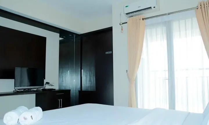 Legok: Simply Studio Room Atria Residence Apartment near Summarecon Mall By Travelio