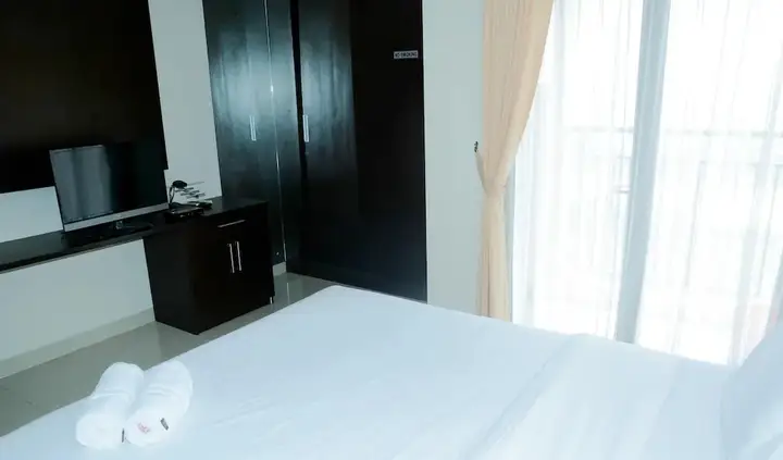 Simply Studio Room Atria Residence Apartment near Summarecon Mall By Travelio — фото 5