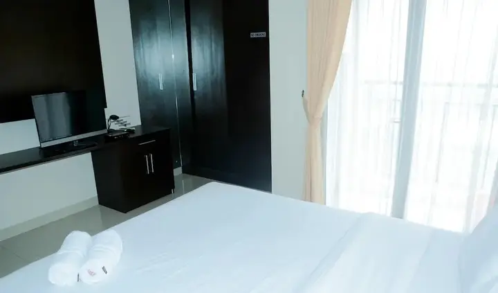 Legok: Simply Studio Room Atria Residence Apartment near Summarecon Mall By Travelio