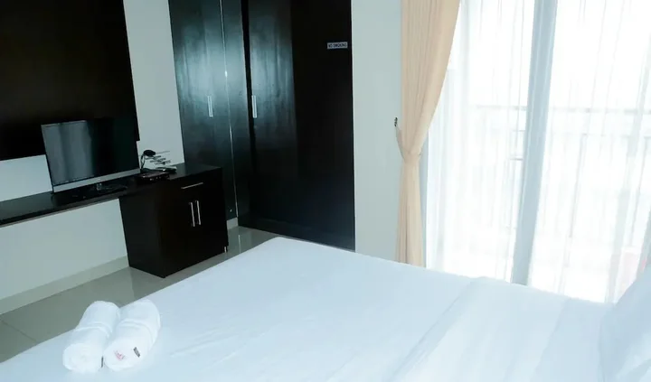 Legok: Simply Studio Room Atria Residence Apartment near Summarecon Mall By Travelio