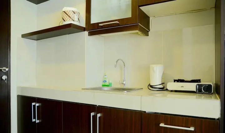 Legok: Simply Studio Room Atria Residence Apartment near Summarecon Mall By Travelio