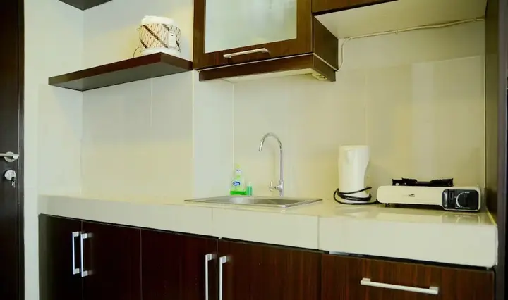 Legok: Simply Studio Room Atria Residence Apartment near Summarecon Mall By Travelio