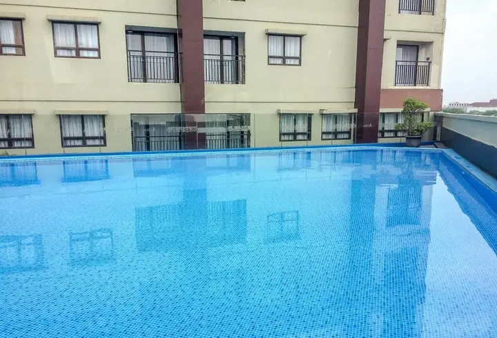 Legok: Simply Studio Room Atria Residence Apartment near Summarecon Mall By Travelio
