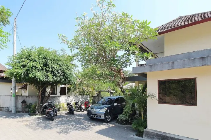 Бунутан: Airy Amed Bunutan Bangle Bali
