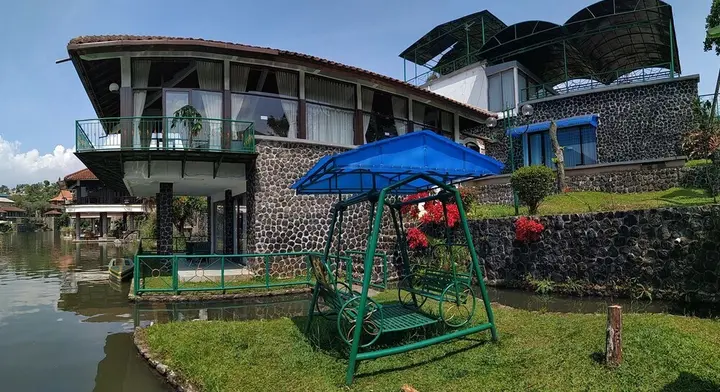 Чипанас: Villa Pinggir Danau Puncak for 30 pax