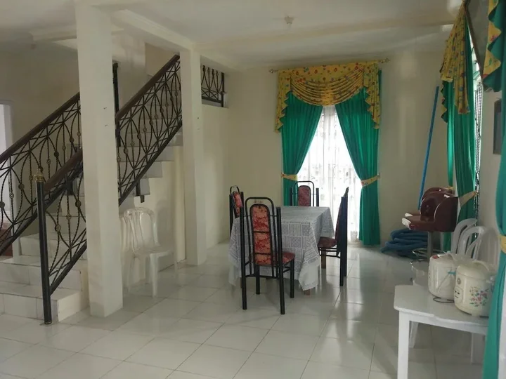 Чипанас: Villa Abdi Cipanas with Swimming Pool