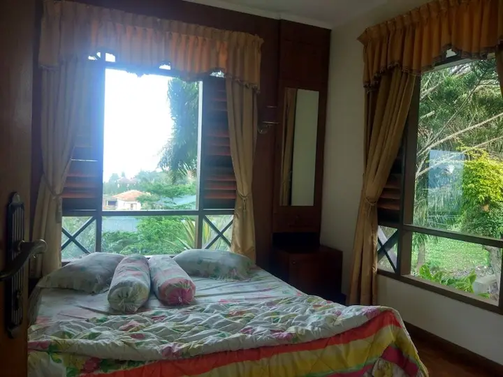 Villa Beverly Hills Puncak for 50 pax — фото 1