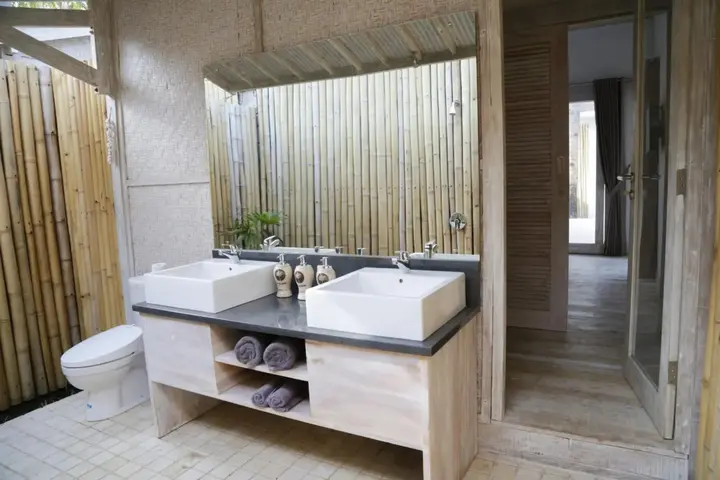 Гили Траванган: Villas Edenia