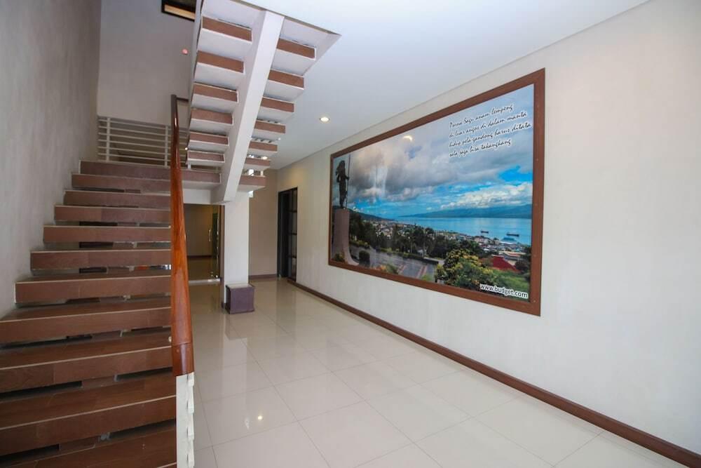 Амбон: Airy Batu Meja Sirimau 12 Ambon
