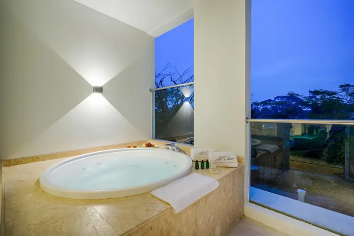 Бандунг: Art Deco Luxury Hotel & Residence