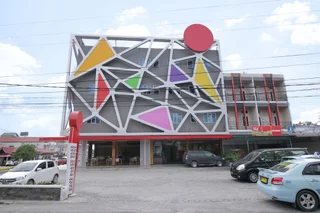 Пеканбару: Airy Bandara Sultan Syarif Kasim II Kaharudin Nasution Pekanbaru