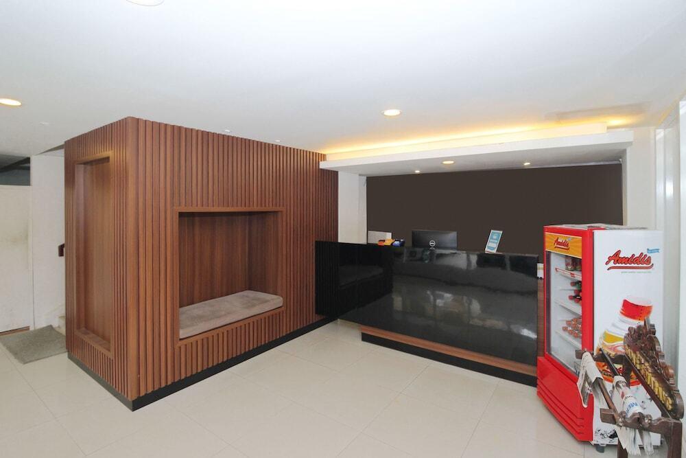 Семаранг: Airy Simpang Lima Anggrek Satu 18 Semarang