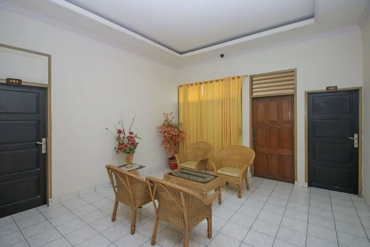 Палу: Airy Besusu Timur Mangunsarkoro 21 Palu