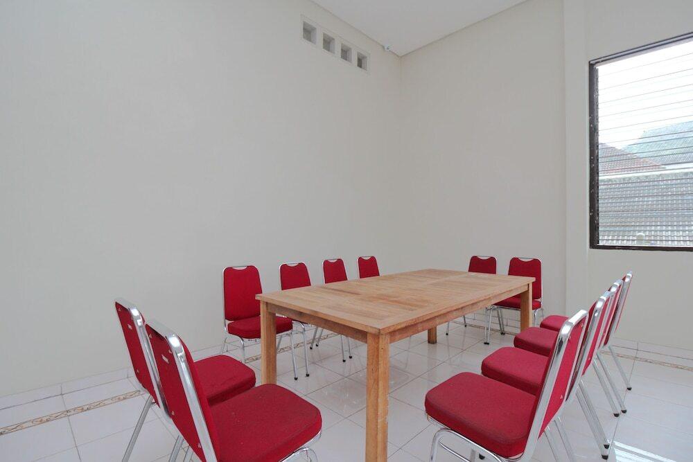 Семаранг: Airy Eco Syariah Semarang Barat Abdul Rahman Saleh 89A