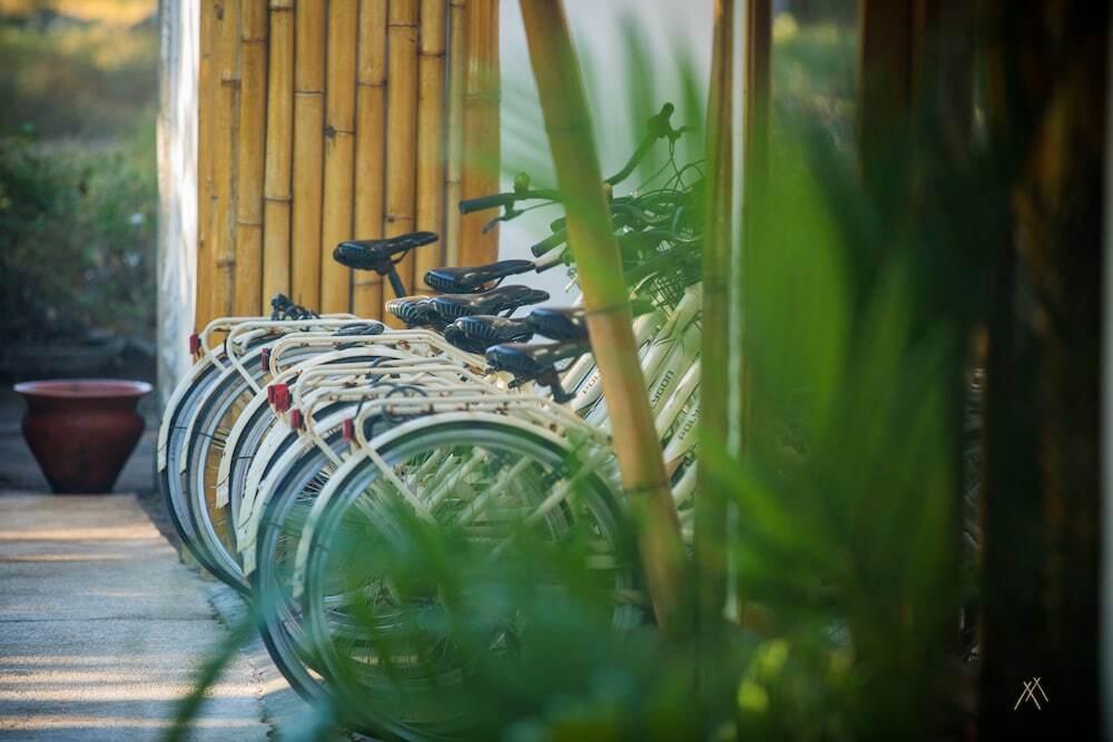 Гили Аир: The Bambu Huts