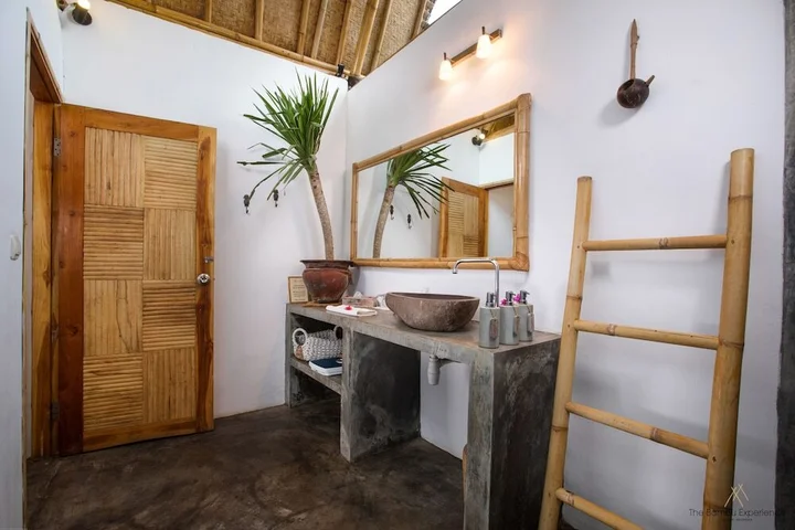 Гили Аир: The Bambu Huts
