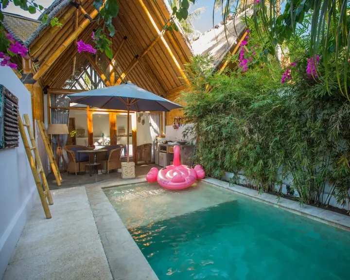 Гили Аир: The Bambu Huts