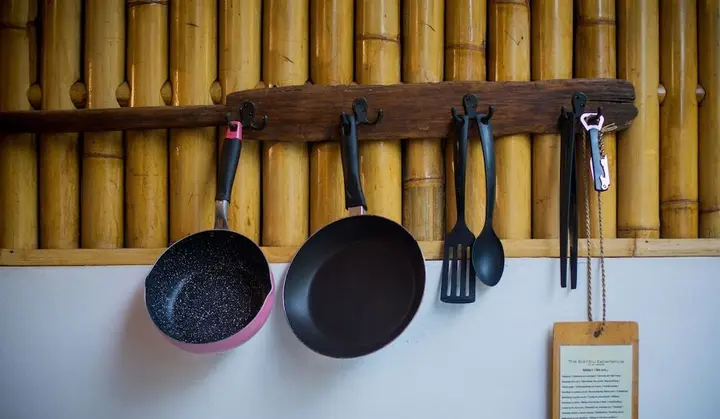 Гили Аир: The Bambu Huts