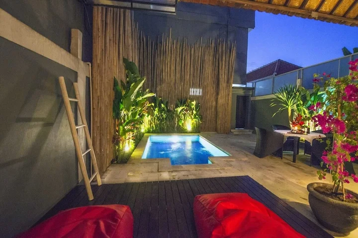 Кута: Black and Red Oberoi Villa