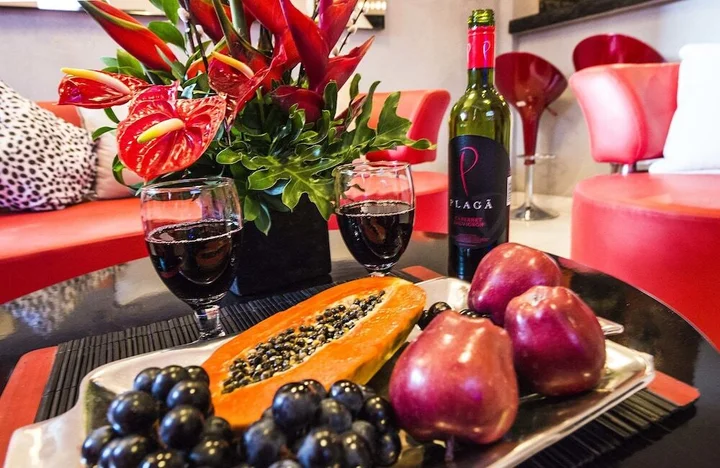 Кута: Black and Red Oberoi Villa