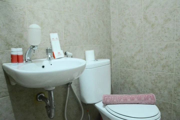 Тангеранг: Simply Studio Room at Grand Serpong Apartment By Travelio