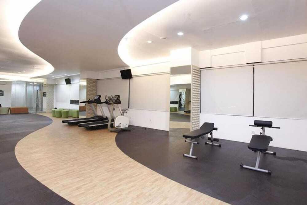 Тангеранг: Simply Studio Room at Grand Serpong Apartment By Travelio