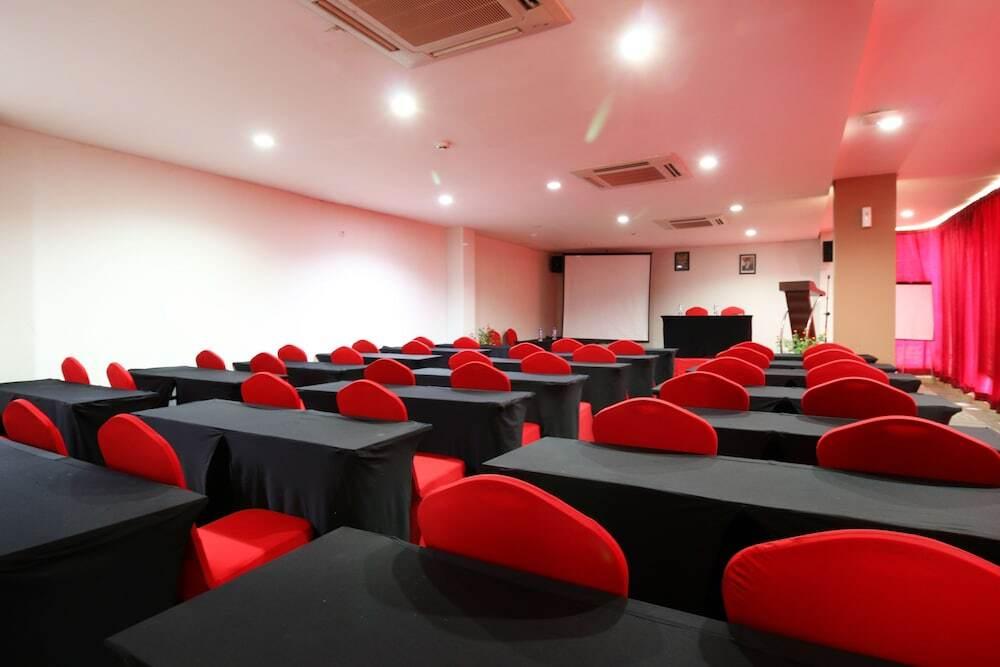 Пеканбару: Airy Sumahilang Sisingamangaraja 10 Pekanbaru