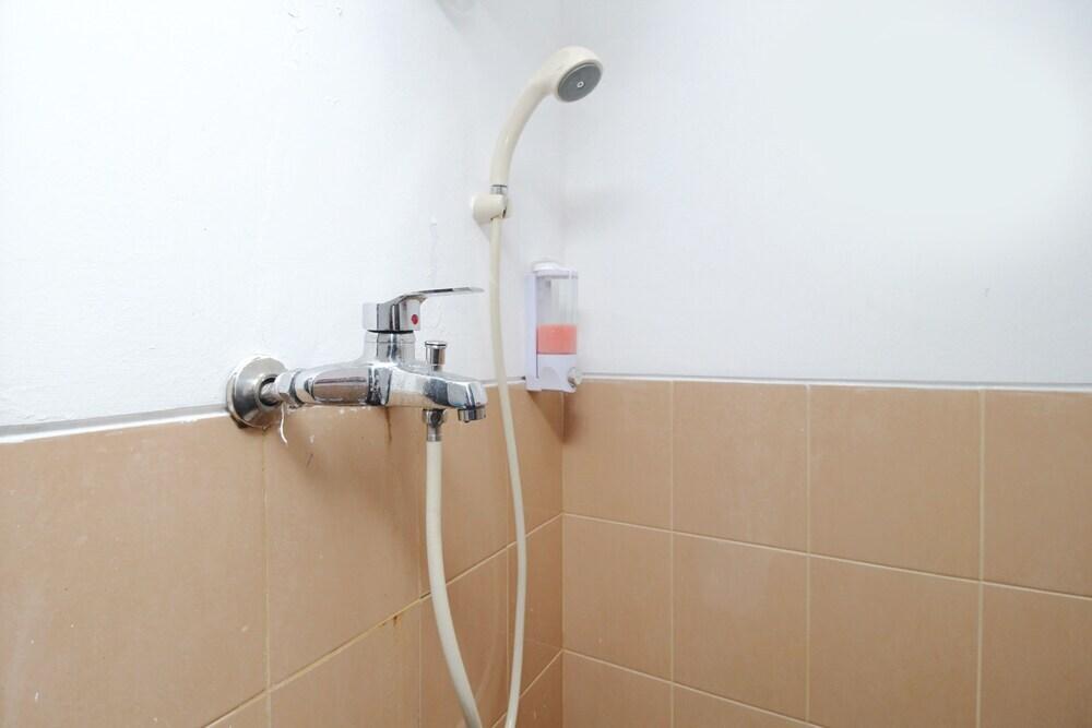 Семаранг: Airy Bandara Ahmad Yani WR Supratman 388 Semarang