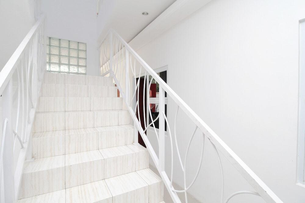 Семаранг: Airy Bandara Ahmad Yani WR Supratman 388 Semarang