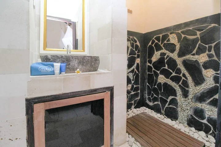 Каликбукбук: Airy Buleleng Laviana Kalibukbuk Singaraja Bali