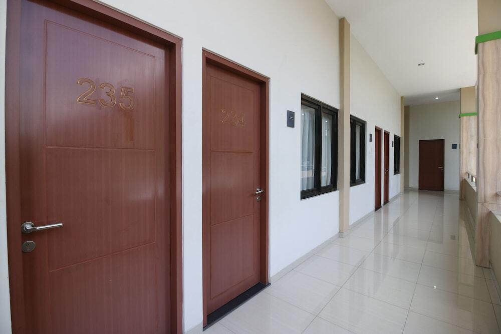 Суракарта: Airy Terminal Tirtonadi Setiabudi 45 Solo
