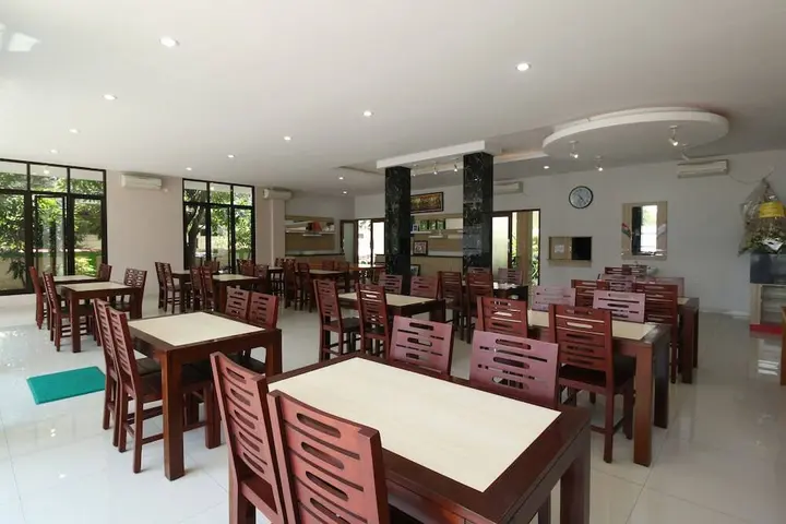 Суракарта: Airy Terminal Tirtonadi Setiabudi 45 Solo