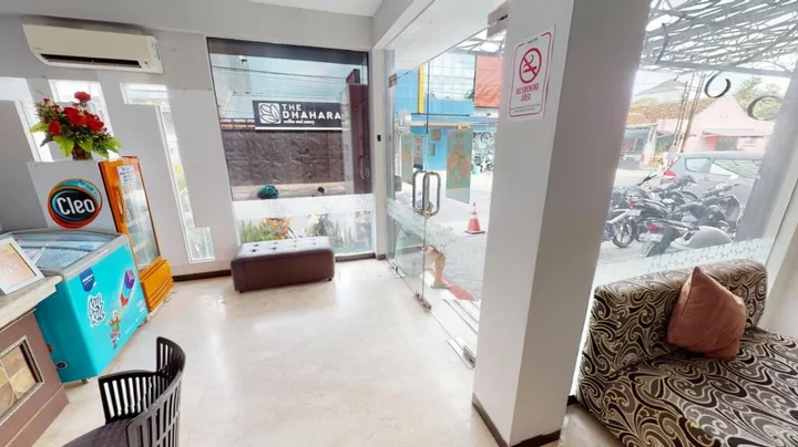 Суракарта: Front One Boutique Brani Solo
