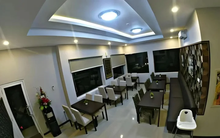 Суракарта: Front One Boutique Brani Solo