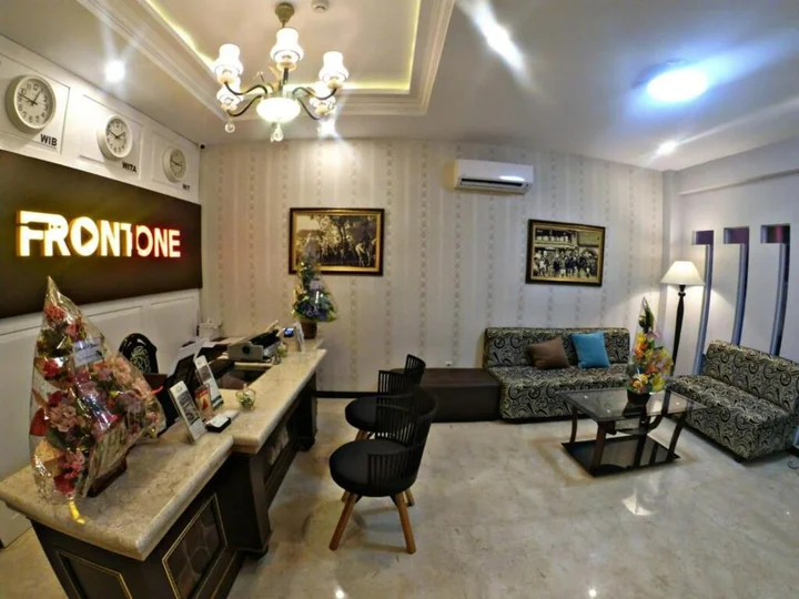 Суракарта: Front One Boutique Brani Solo
