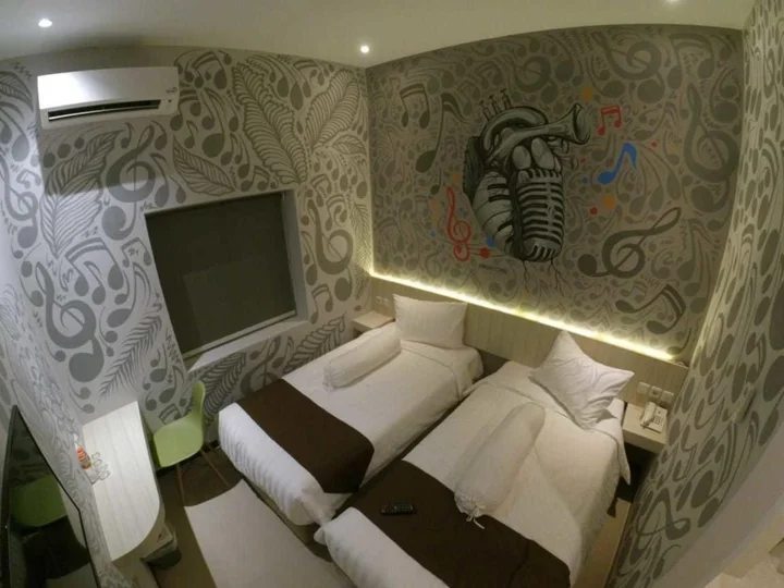 Суракарта: Front One Boutique Brani Solo