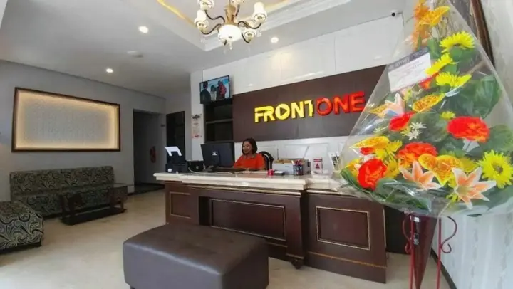 Суракарта: Front One Boutique Brani Solo