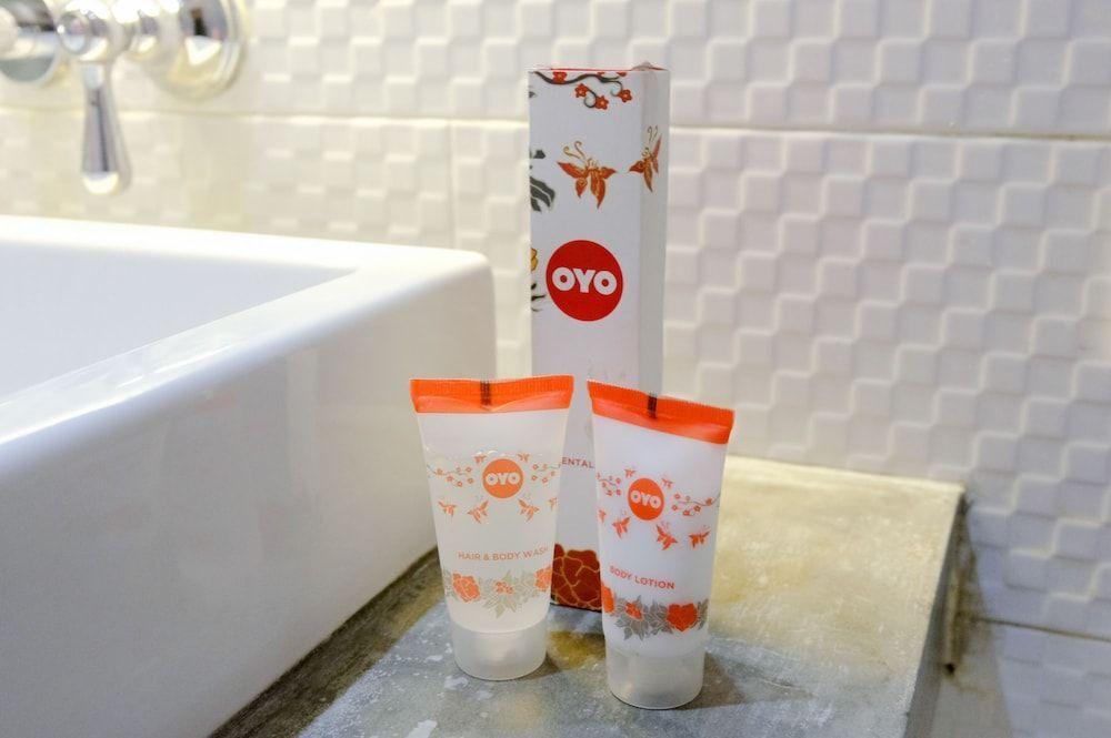 Маланг: OYO 626 Augustina Home