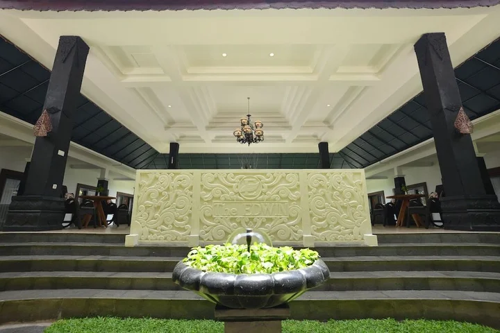 Батуретно: OYO 611 The Edwin Syariah