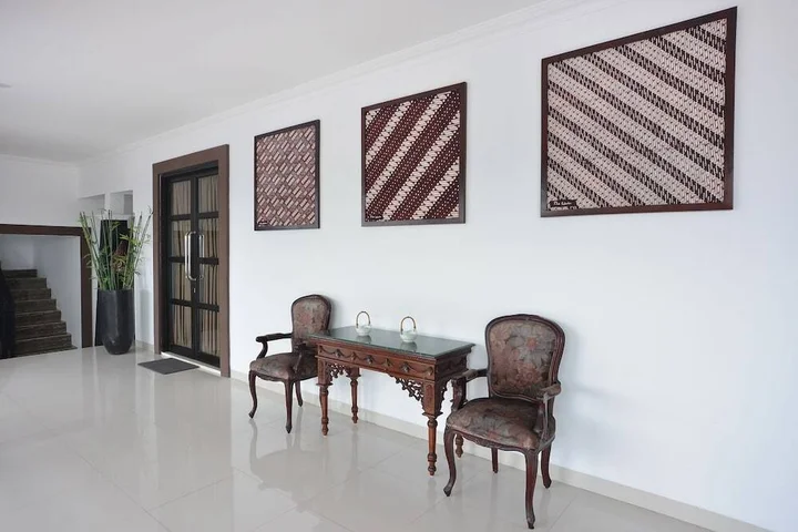 Батуретно: OYO 611 The Edwin Syariah